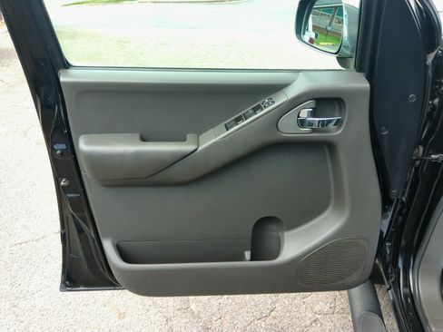 Used 2007 Nissan Frontier 4x4 Crew Cab NISMO image 24