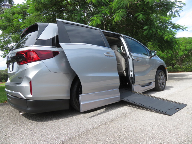 Used 2026 Honda Odyssey Touring image 5
