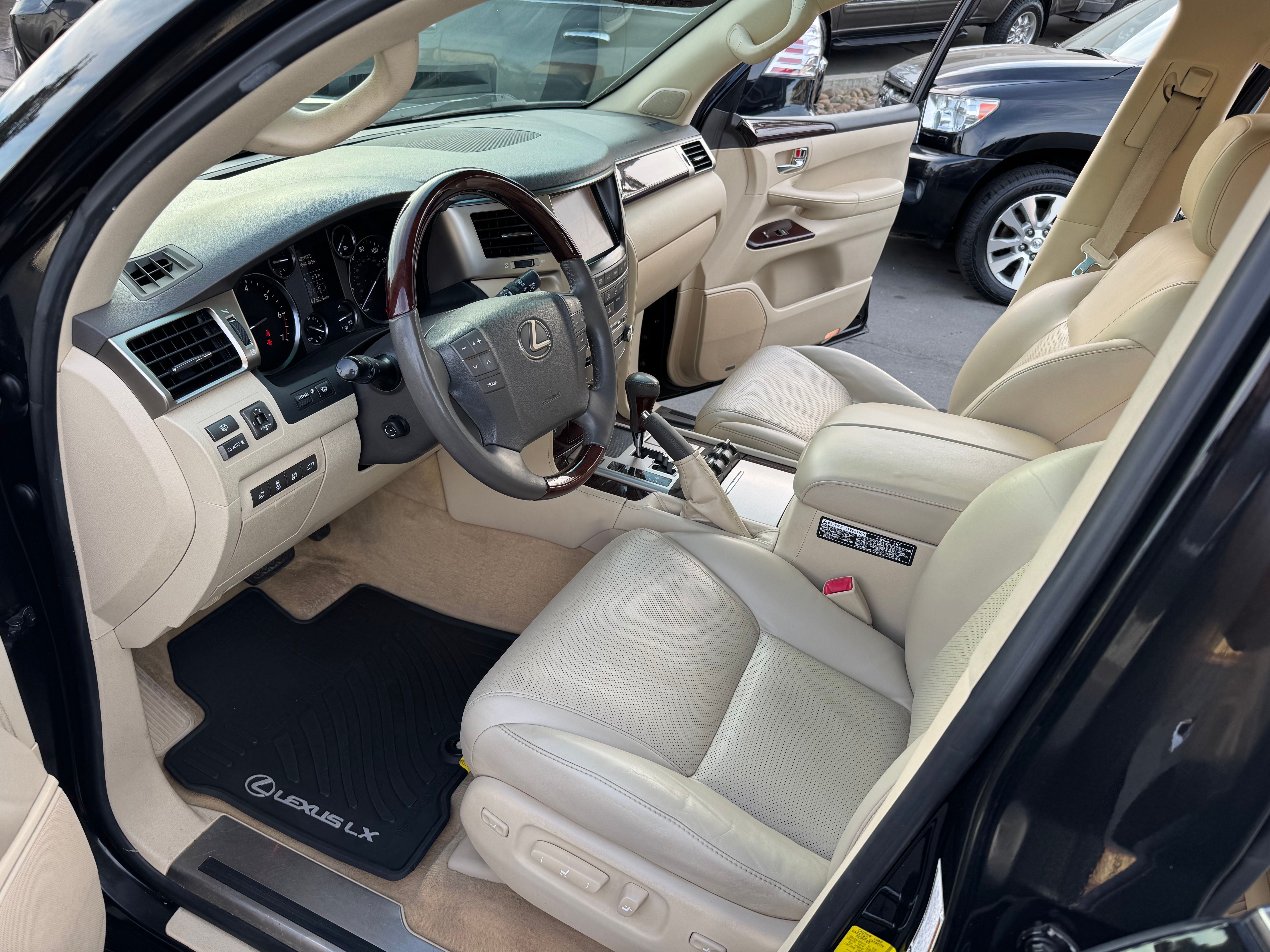 Used 2013 Lexus LX 570 4WD image 19