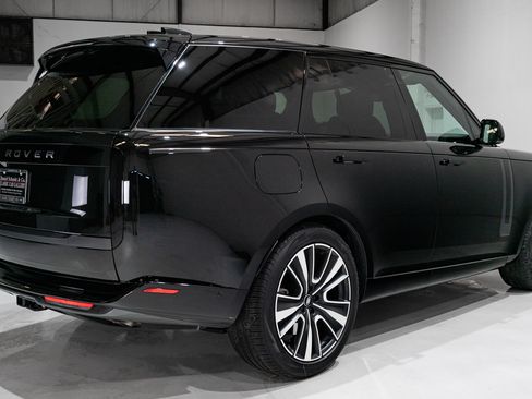 Used 2025 Land Rover Range Rover SE image 6