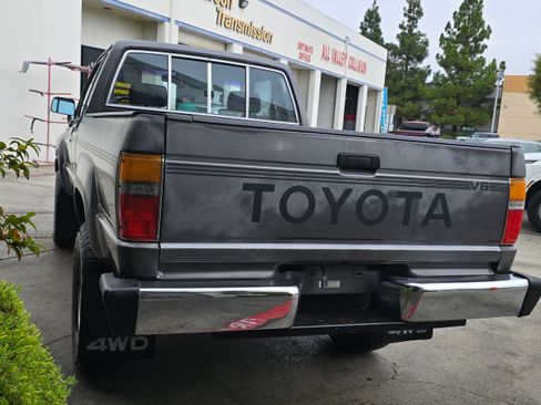 Used 1988 Toyota Pickup Deluxe image 69