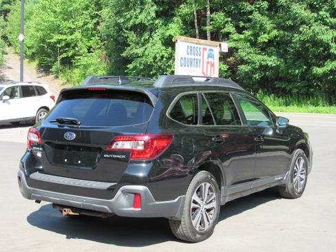 Used 2018 Subaru Outback 2.5i Limited AWD/4WD image 6