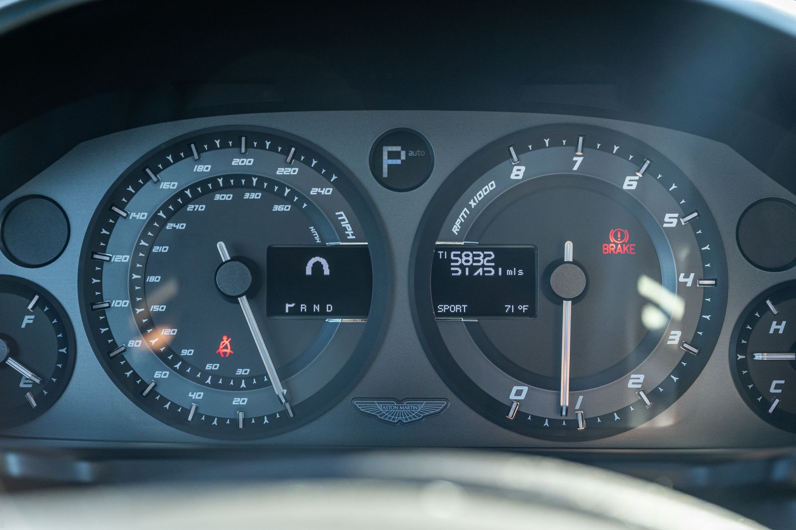 Used 2014 Aston Martin Vanquish Coupe RWD image 31