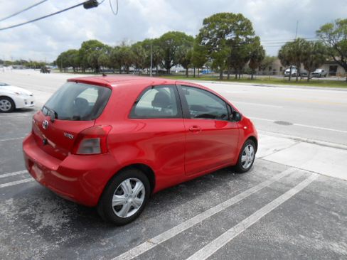 Used 2008 Toyota Yaris 2-Door Hatchback FWD image 5