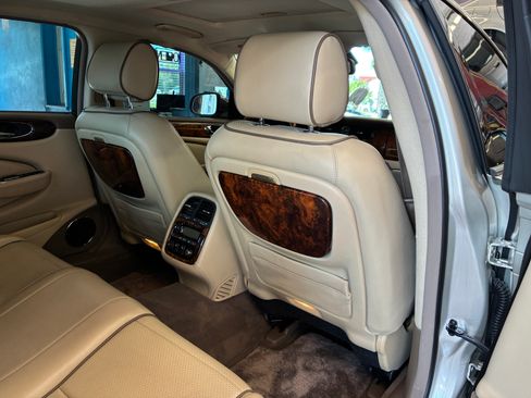Used 2009 Jaguar XJ Vanden Plas RWD image 35