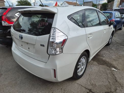 Used 2014 Toyota Prius V Two image 4