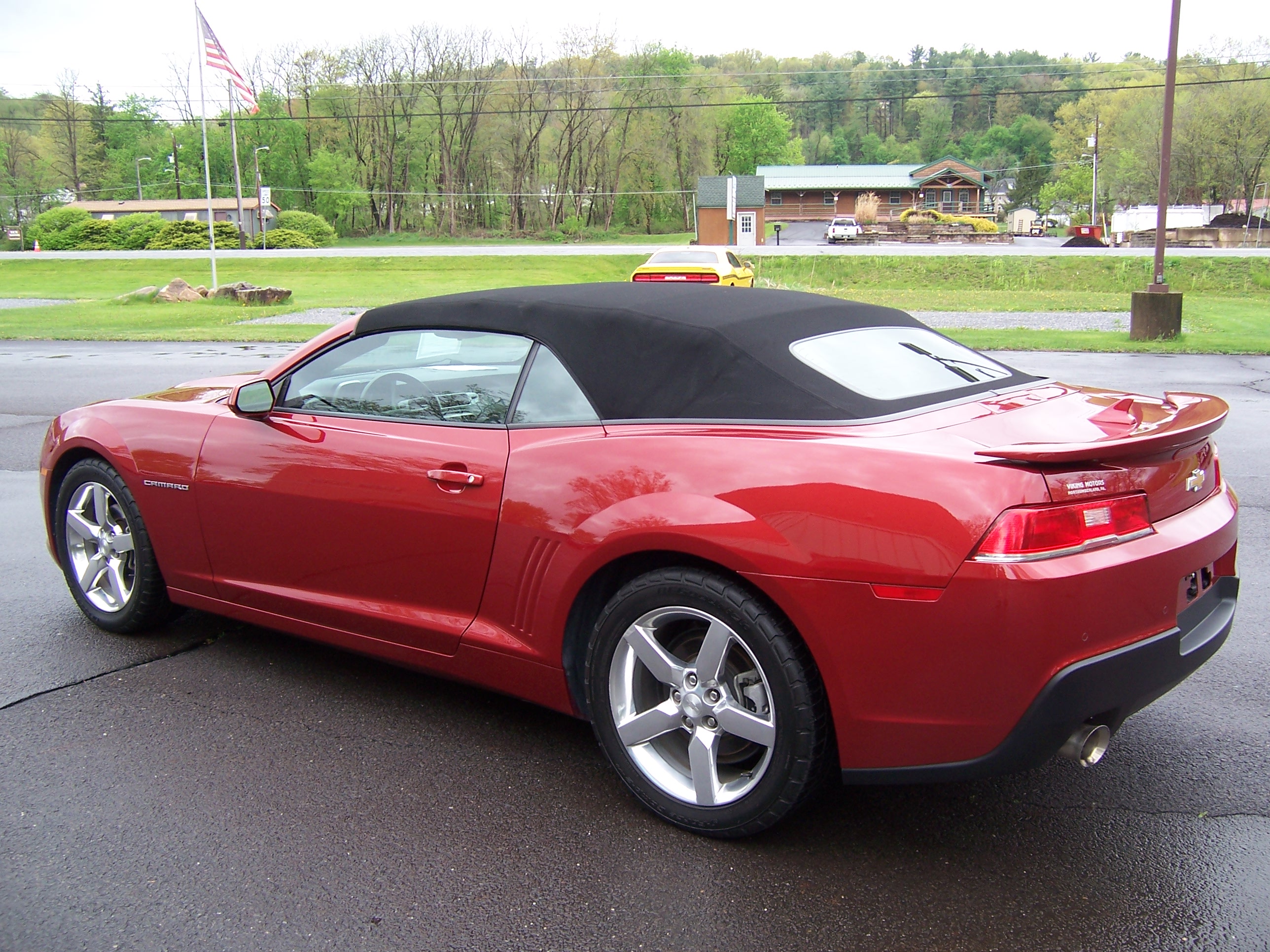 Used 2015 Chevrolet Camaro LT RWD image 4