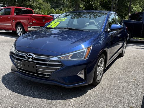 Used 2020 Hyundai Elantra SE Sedan FWD image 1