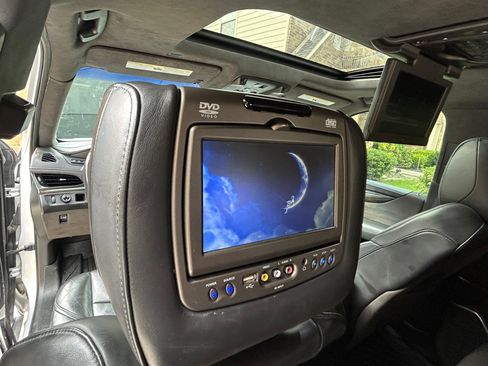 Used 2017 Cadillac Escalade 2WD Platinum image 44