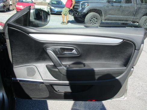 Used 2009 Volkswagen CC Luxury FWD image 30