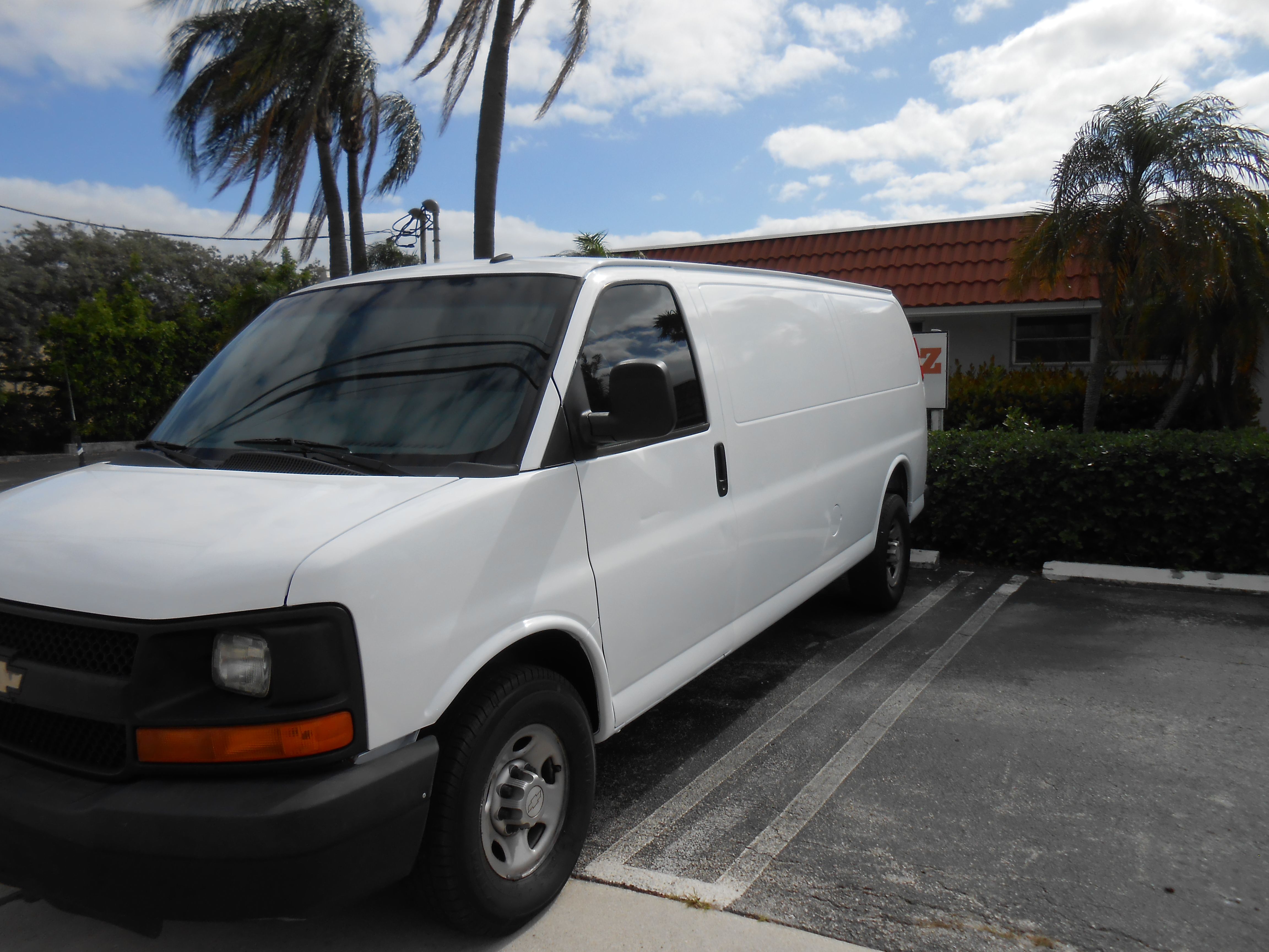Used 2015 Chevrolet Express 2500 RWD image 1