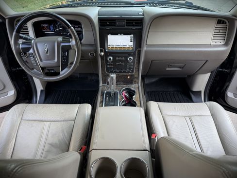 Used 2016 Lincoln Navigator 4WD Select image 3