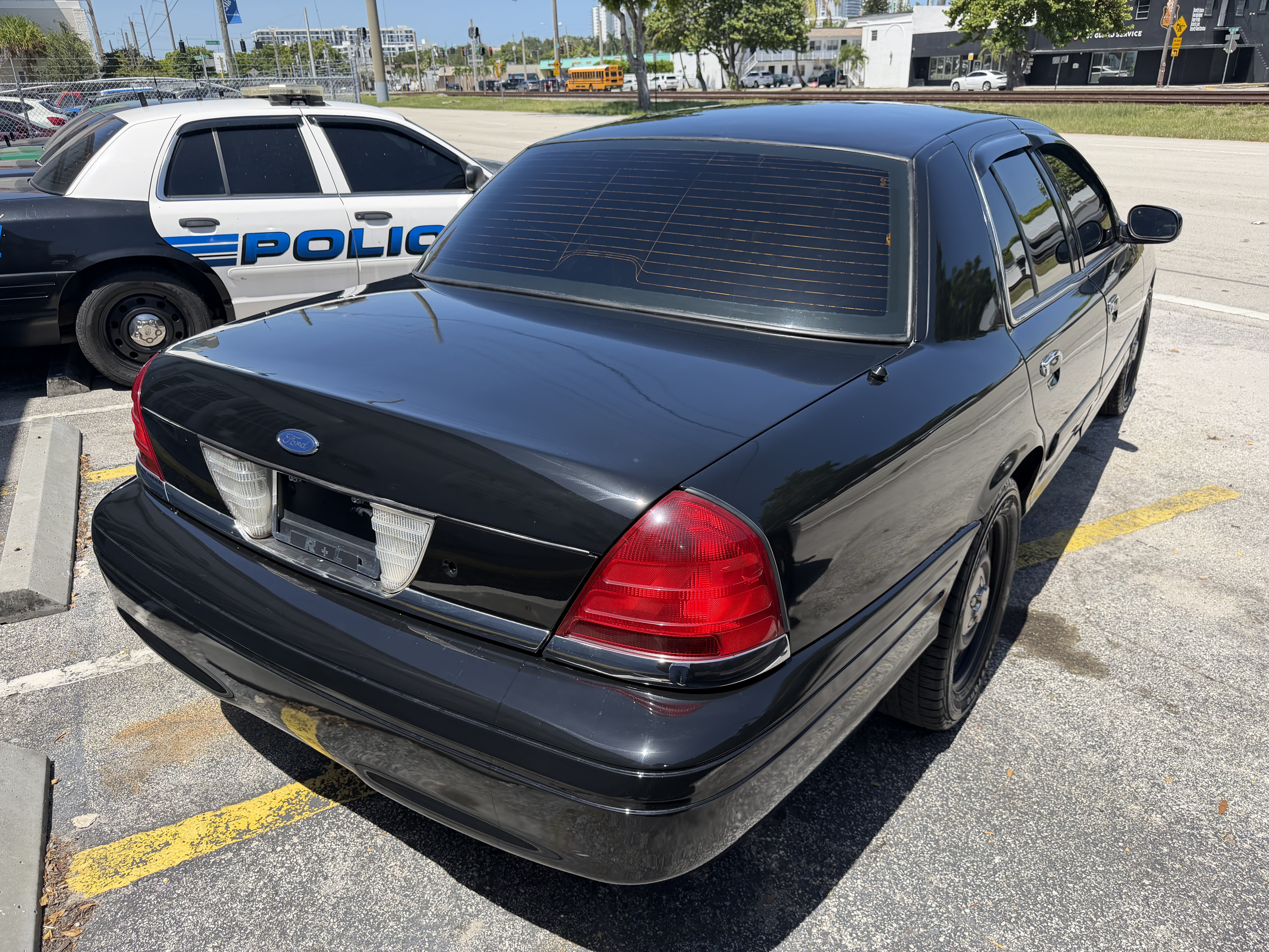 Used 2006 Ford Crown Victoria Police Interceptor RWD image 9