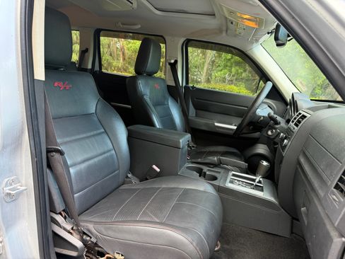 Used 2009 Dodge Nitro R/T image 9