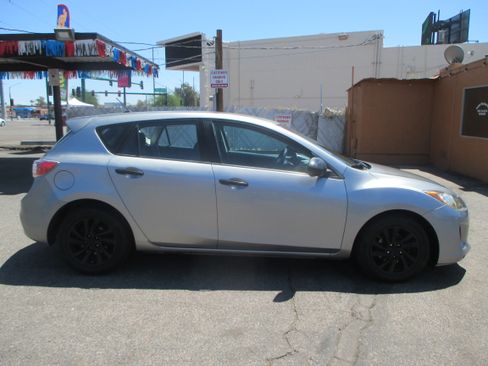 Used 2013 MAZDA MAZDA3 i Touring Hatchback FWD image 1