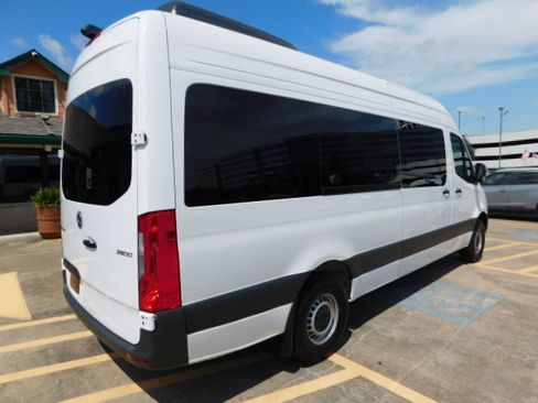 Used 2026 Mercedes-Benz Sprinter 2500 170 Passenger image 8