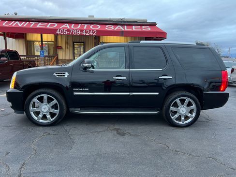 Used 2011 Cadillac Escalade Luxury image 1
