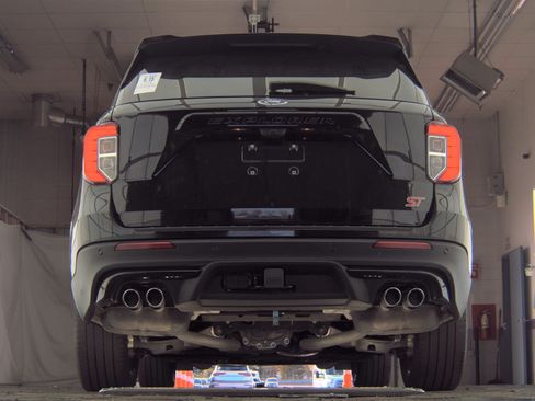 Used 2022 Ford Explorer ST image 6