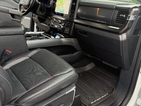 Used 2023 Ford F550 image 7