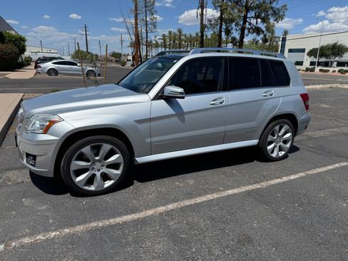 Used 2010 Mercedes-Benz GLK 350 4MATIC image 2
