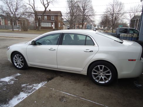 Used 2010 Chevrolet Malibu LTZ image 6