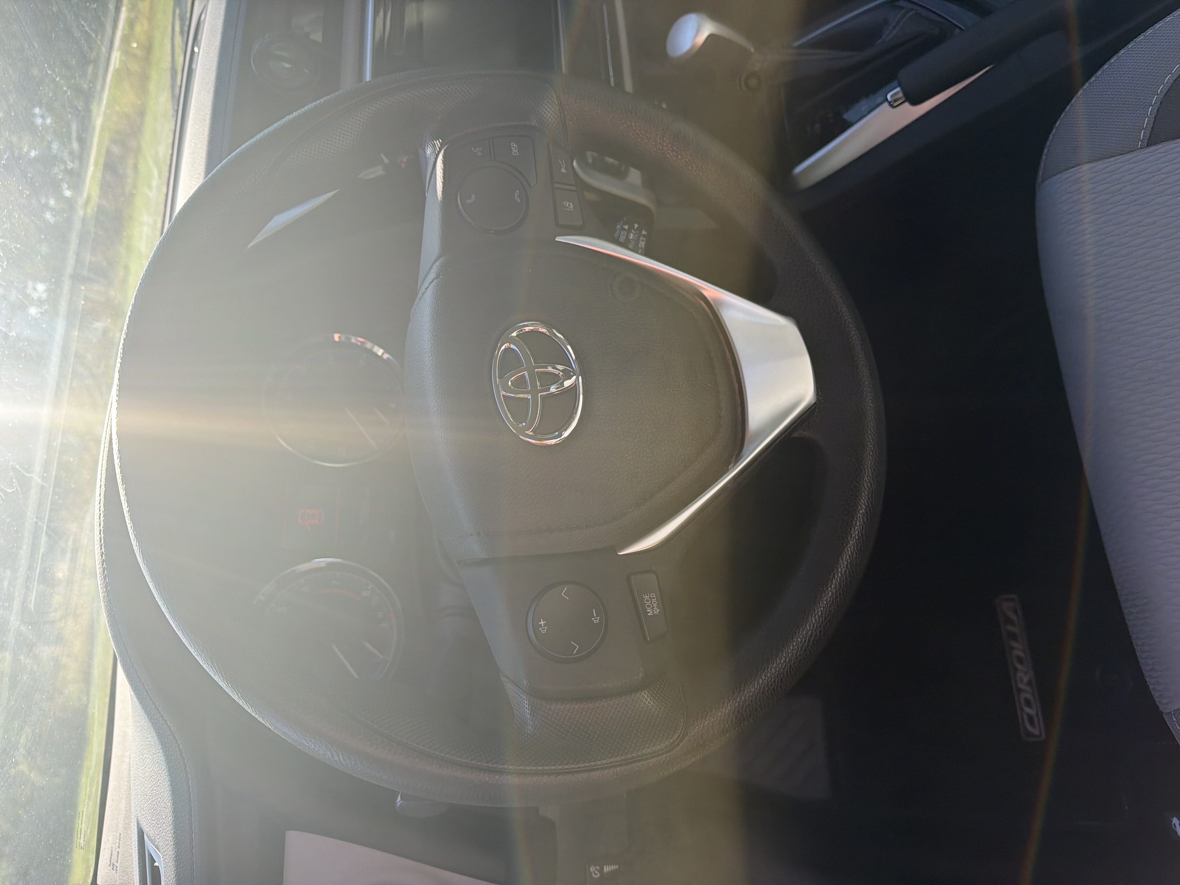 Used 2017 Toyota Corolla LE FWD image 44