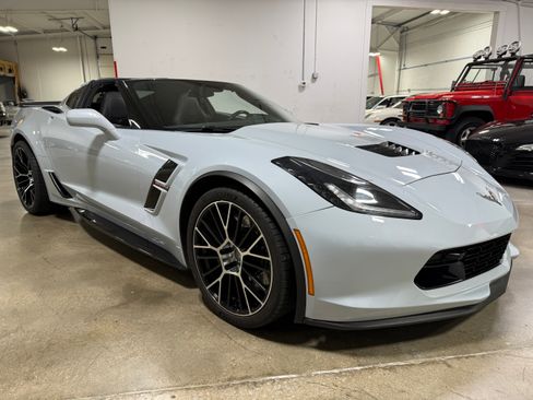 Used 2019 Chevrolet Corvette Grand Sport Coupe w/ 2LT RWD image 1
