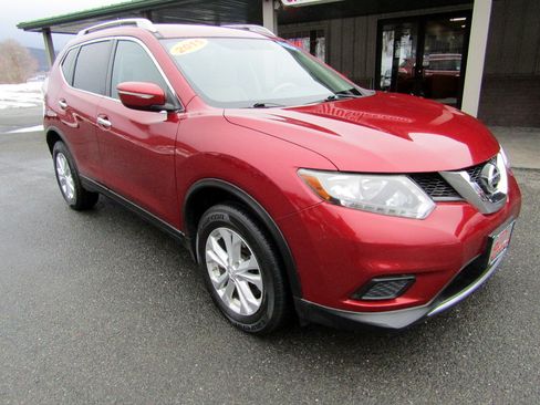 Used 2015 Nissan Rogue SV image 2