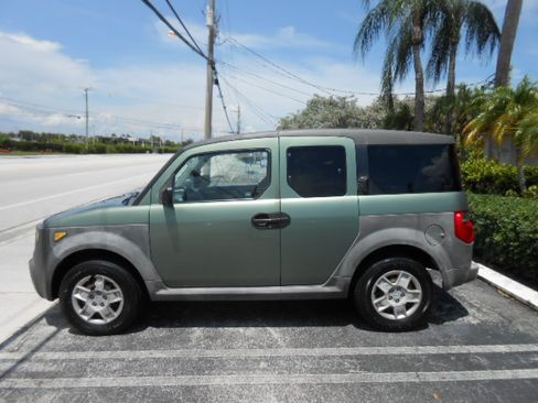 Used 2005 Honda Element 2WD LX image 2