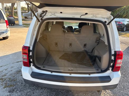 Used 2015 Jeep Patriot Sport image 4