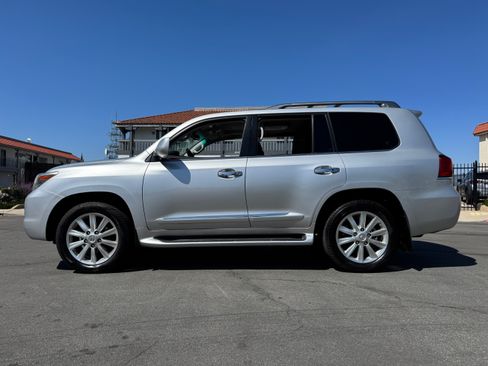 Used 2009 Lexus LX 570 image 2