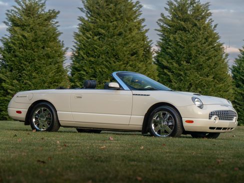 Used 2003 Ford Thunderbird image 37