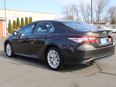 Used 2018 Toyota Camry XLE image 6