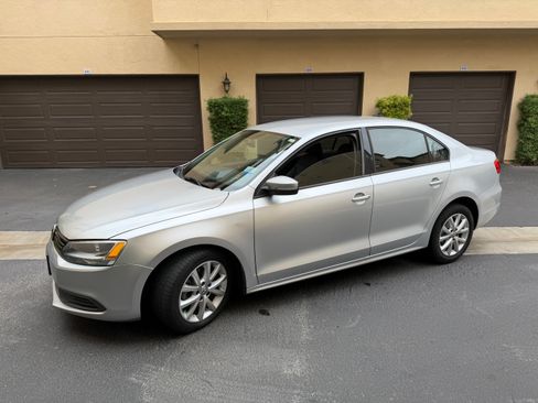 Used 2012 Volkswagen Jetta SE Sedan FWD image 3