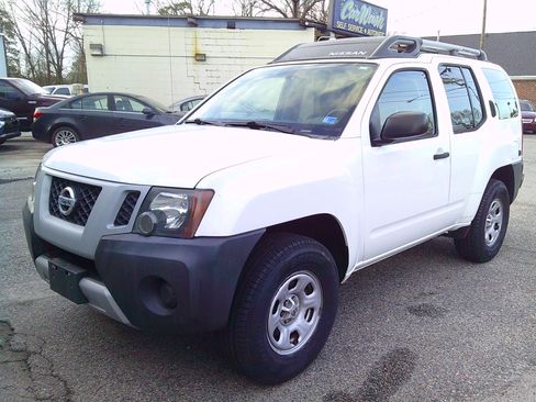 Used 2011 Nissan Xterra X image 1