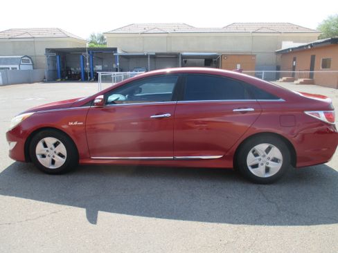 Used 2012 Hyundai Sonata Hybrid FWD image 2