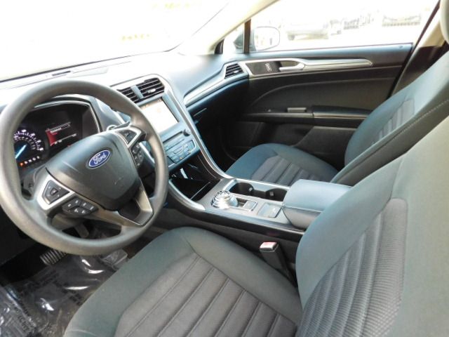 Used 2018 Ford Fusion SE FWD image 11
