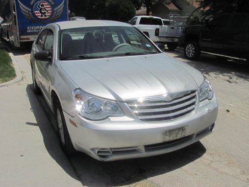 Used 2008 Chrysler Sebring LX Sedan FWD image 2