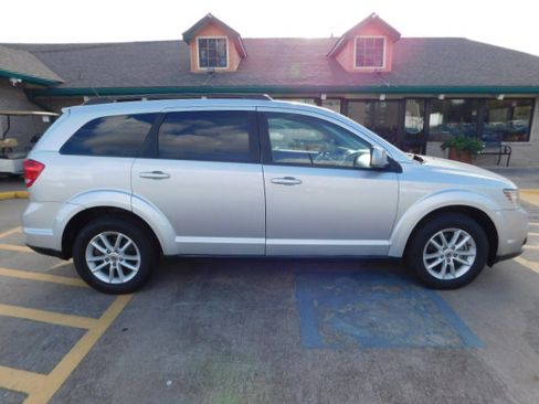Used 2018 Dodge Journey SXT image 10