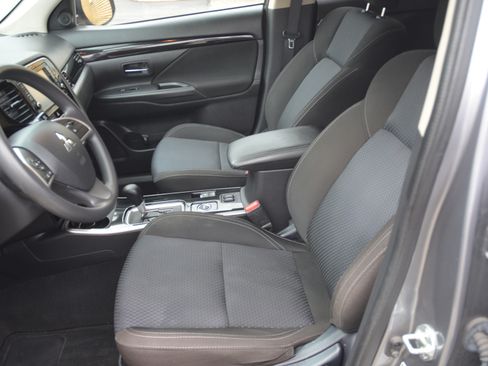 Used 2019 Mitsubishi Outlander 4WD ES image 9