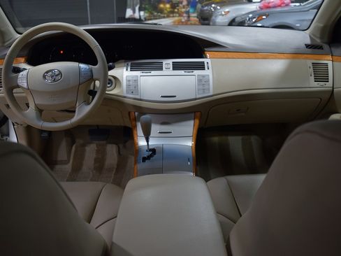 Used 2006 Toyota Avalon XLS image 23
