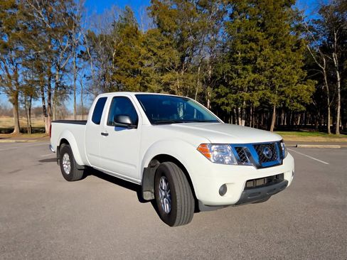 Used 2021 Nissan Frontier SV image 3