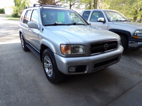 Used 2004 Nissan Pathfinder image 4