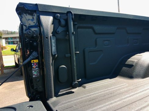 Used 2022 GMC Sierra 2500 AT4 image 34