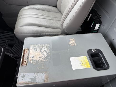 Used 2016 Chevrolet Express 2500 image 15