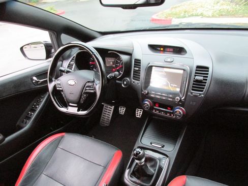 Used 2017 Kia Forte SX image 8