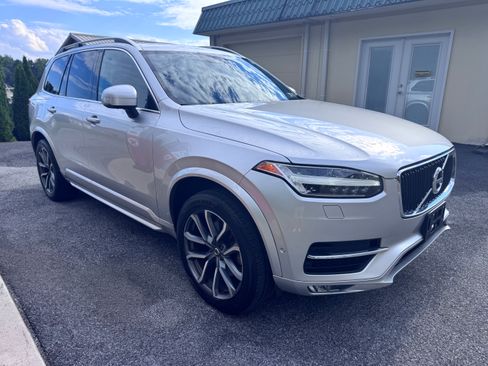 Used 2017 Volvo XC90 AWD T6 Momentum image 4