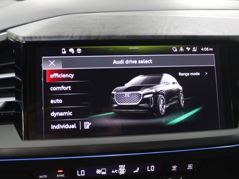 Used 2024 Audi Q4 e-tron Premium Plus image 21