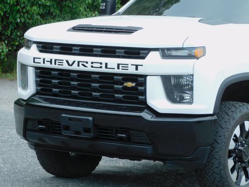 Used 2020 Chevrolet Silverado 2500 4x4 Crew Cab Custom image 10