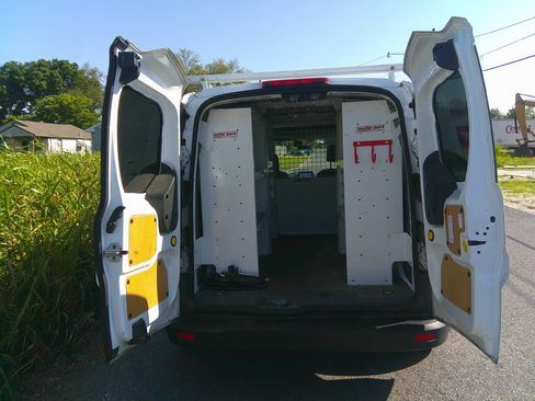 Used 2021 Ford Transit Connect XLT image 10